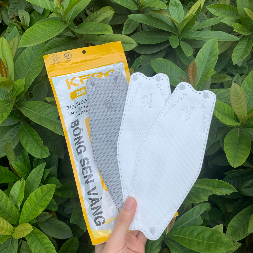 Thùng 300 cái khẩu Trang 4 Lớp KF94 - BÔNG SEN VÀNG