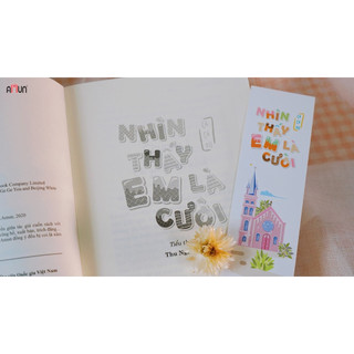 Sách - Nhìn thấy em là cười (Cá Cá Du )