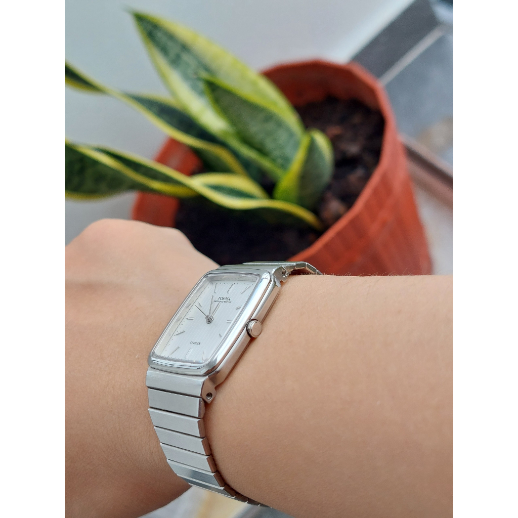 Đồng hồ nữ Citizen Forma mặt tank kính saphia chạy pin hàng Si