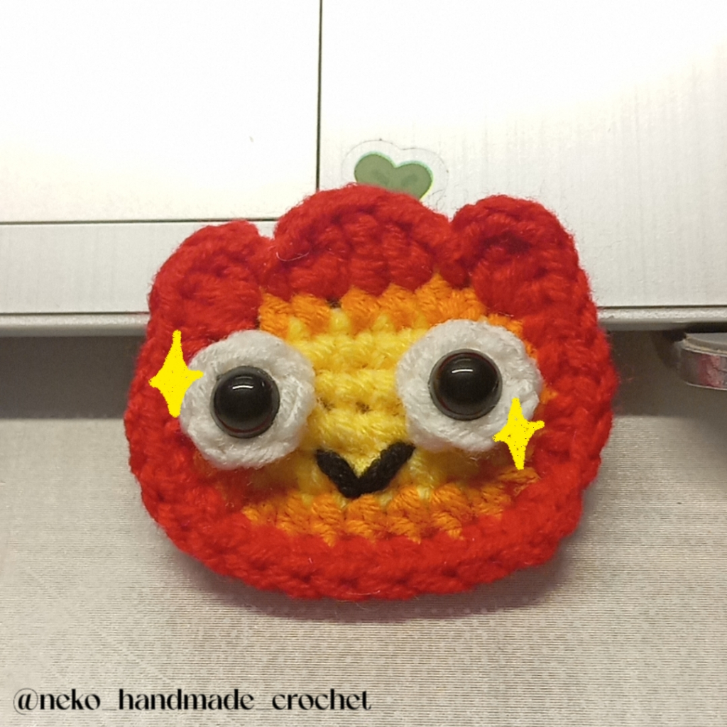 Pin cài áo, cặp, .... hình quỷ lửa Calcifer bằng len 🔥🔥🔥