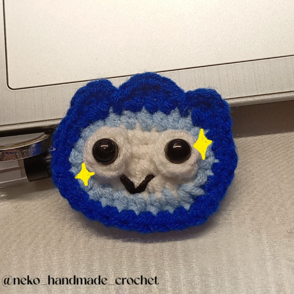 Pin cài áo, cặp, .... hình quỷ lửa Calcifer bằng len 🔥🔥🔥