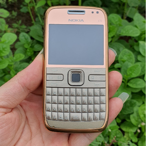 Điện Thoại Nokia E72 Wifi 3G Bảo Hành 12 Tháng Chơi Game Java Pin Zin Cũ Sài 2-5 Ngày Kèm Theo