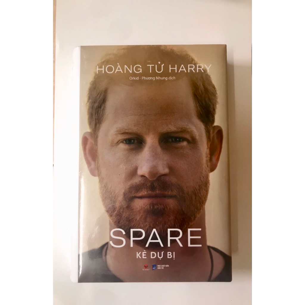 Sách Spare Kẻ Dự Bị, Hoàng tử Harry, NXB Dân trí (Tiểu sử - Hồi ký, Orkid - Phương Nhung dịch, Bìa cứng 2023, 671 trang)
