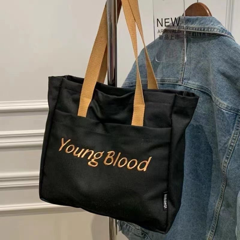 Túi tote túi đeo vai vải canvas chữ thêu Young Blood