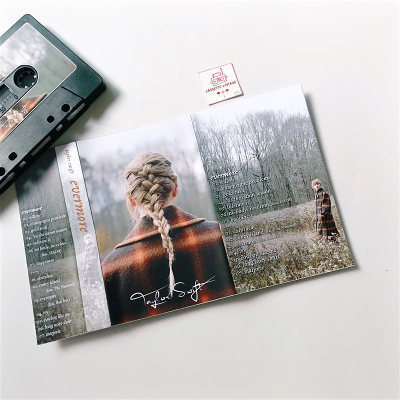 Băng cassette evermore Taylor Swift