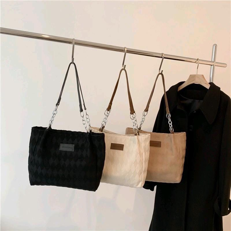 Túi xách đeo vai vải nhung  thời trang mới nhất hiện nay