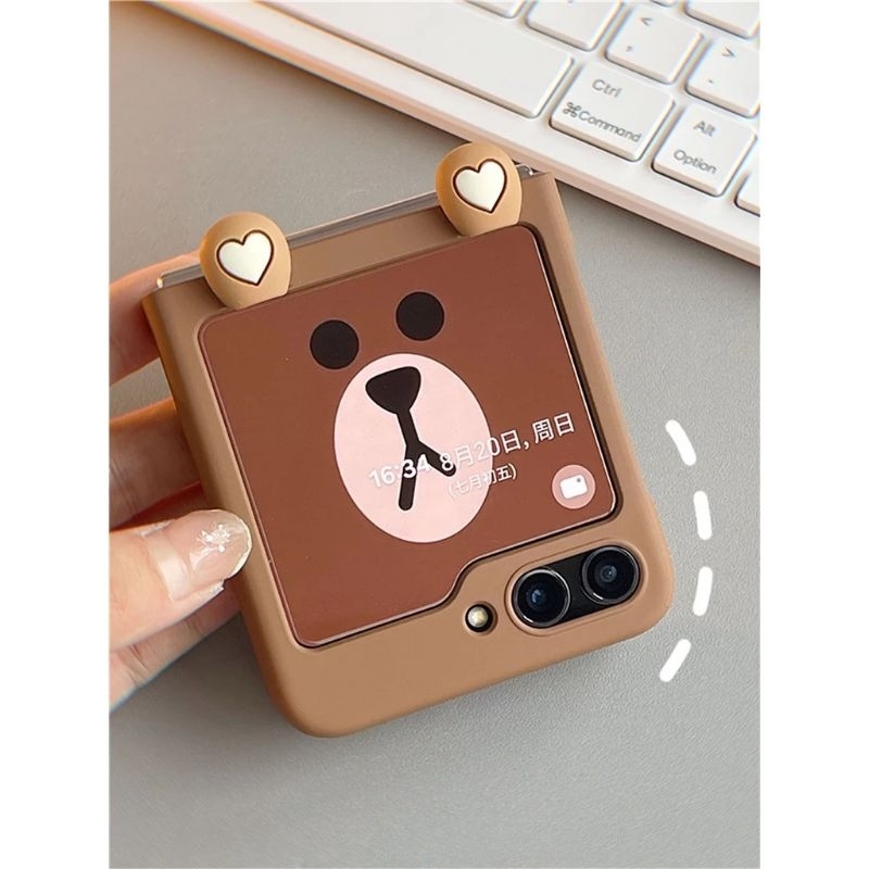 Ốp Z Flip5 - Z Flip4 - Z Flip3 - Flip5 5G màu nâu siêu mịn charm tai bé gấu xinh xắn dễ thương