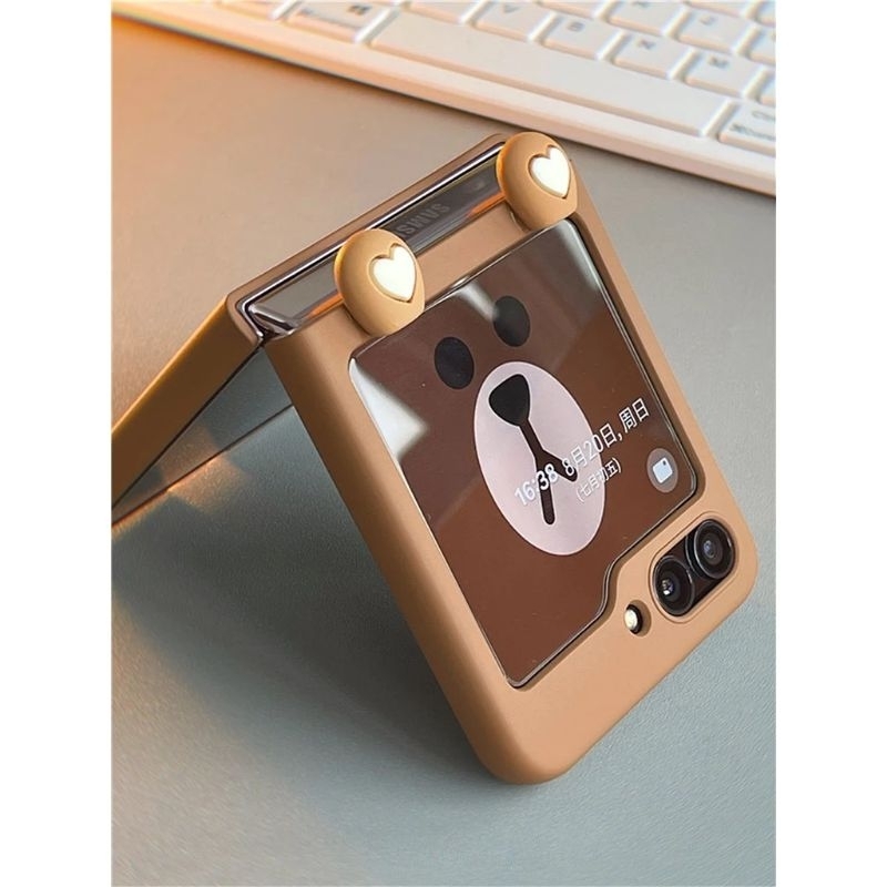 Ốp Z Flip5 - Z Flip4 - Z Flip3 - Flip5 5G màu nâu siêu mịn charm tai bé gấu xinh xắn dễ thương