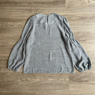 Áo nữ tay dài cổ tròn