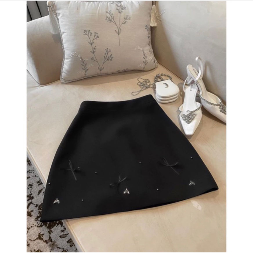 Chân Váy Đen Dáng Chữ A Thiết Kế Đính Đá Gắn Nơ Kiểu Dáng Thanh Lịch