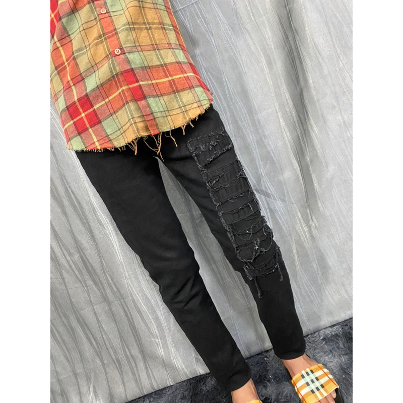 Quần AMIRI chữ dọc đùi