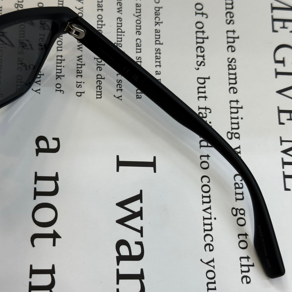 Mắt kính thời trang nam nữ Calvin Klein CK20521S-001