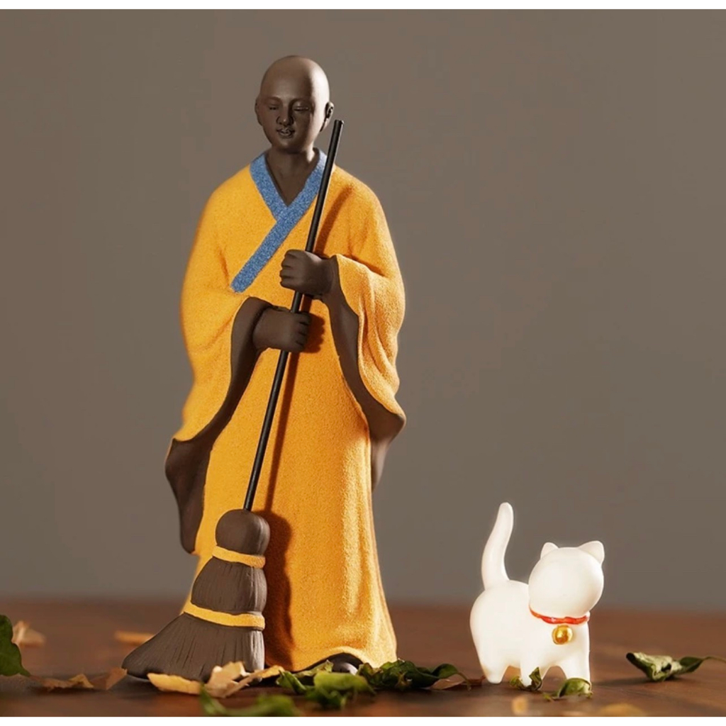 Sư Thầy Quét Lá An Yên