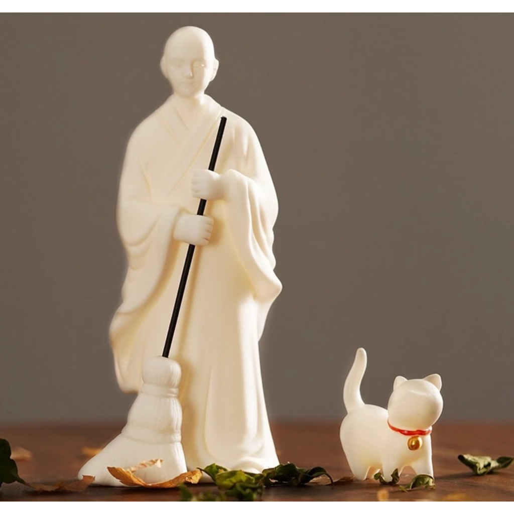 Sư Thầy Quét Lá An Yên