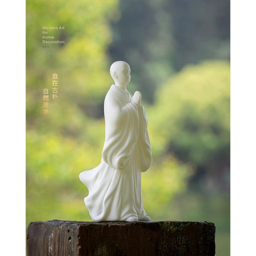 Sư Thầy Quét Lá An Yên