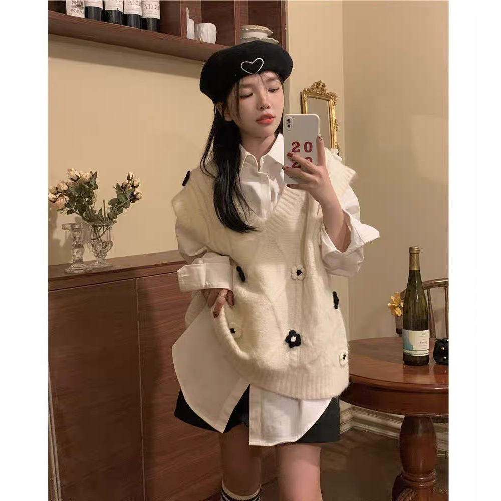 Áo gile len nữ cổ V đính bông dễ thương Deliz len dày ấm xu hướng thời trang Ulzzang Devil Princess | BigBuy360 - bigbuy360.vn