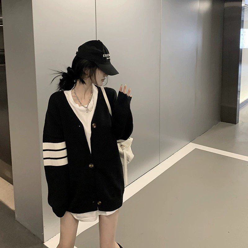 Áo khoác cardigan viền tay unisex nam nữ Deliz len dệt kim dày dặn mùa đông Devil Princess | BigBuy360 - bigbuy360.vn