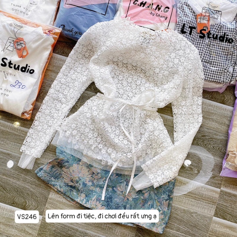Set áo ren hoa kèm chân váy gấm xanh
