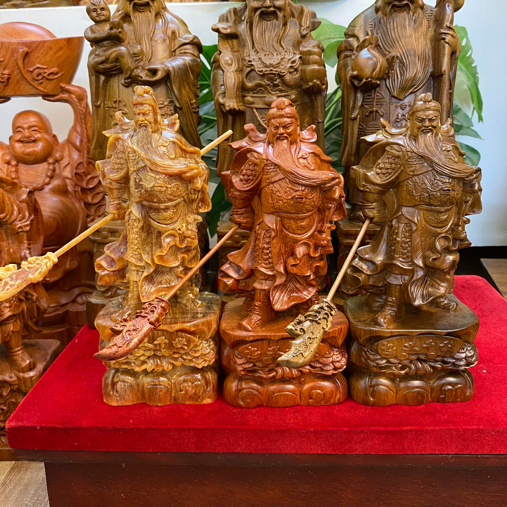 Tượng gỗ quan công xách đao cao 20cm