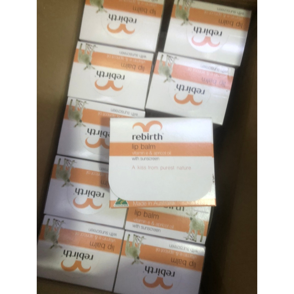 Son dưỡng môi nhau thai cừu Rebirth