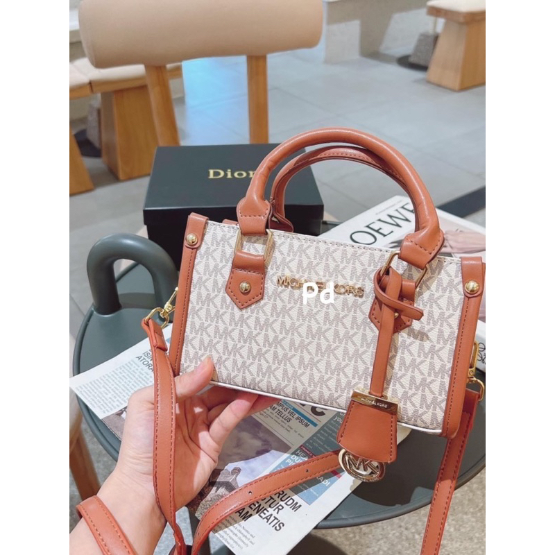 TÚI MK ĐEO CHÉO QUÁ XINH