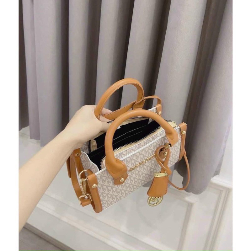 TÚI MK ĐEO CHÉO QUÁ XINH