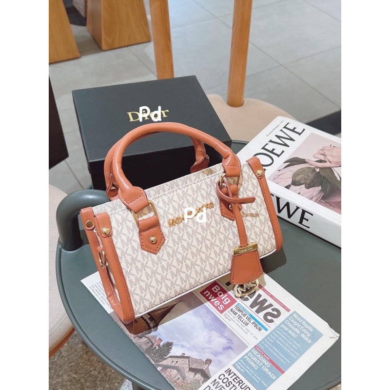 TÚI MK ĐEO CHÉO QUÁ XINH