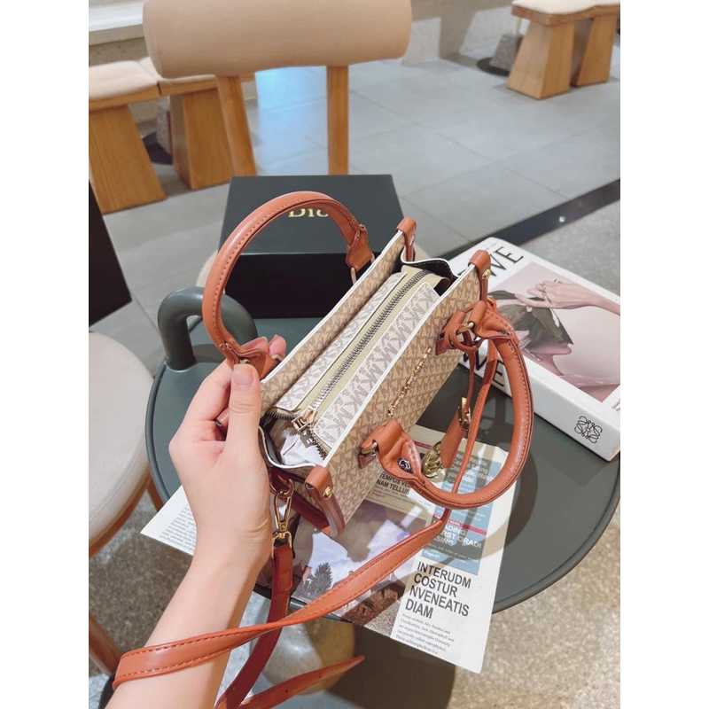 TÚI MK ĐEO CHÉO QUÁ XINH