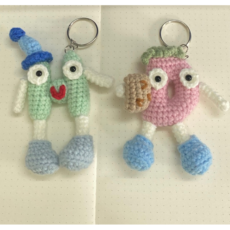 Móc khoá chữ cái bằng len đáng yêu