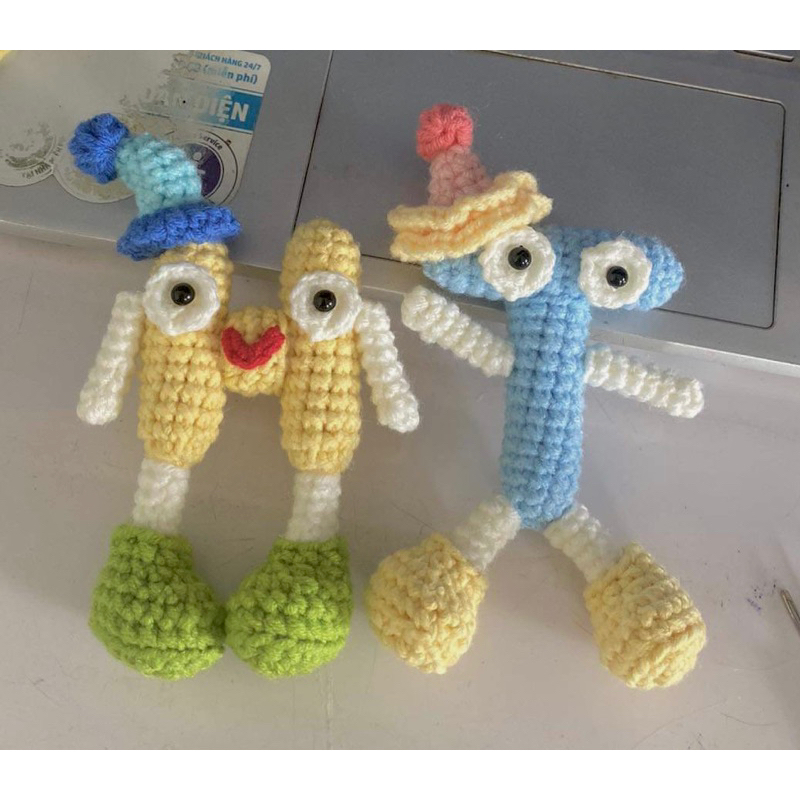 Móc khoá chữ cái bằng len đáng yêu