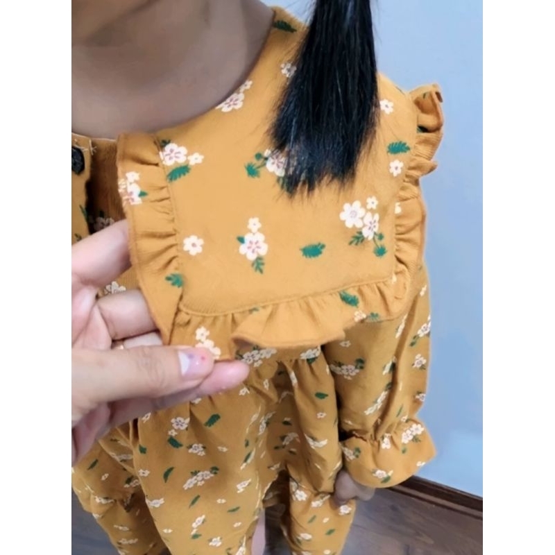 Váy nhung tăm cho bé gái