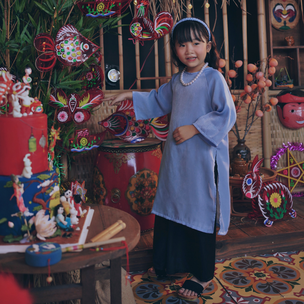 Áo dài em bé, áo dài bé gái, áo dài lụa bé gái cao cấp Em Bé Ơi - AD02