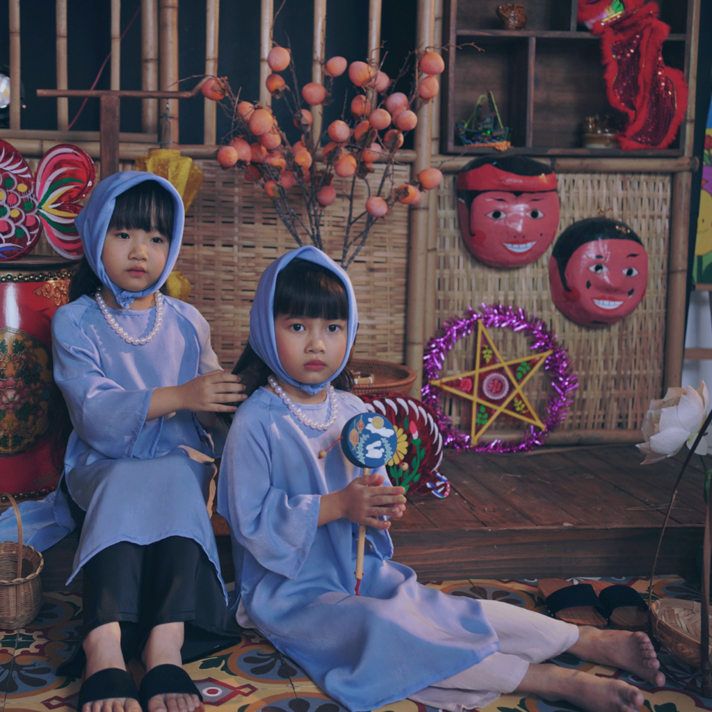 Áo dài em bé, áo dài bé gái, áo dài lụa bé gái cao cấp Em Bé Ơi - AD02