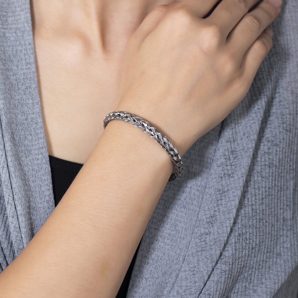 Vòng tay nam nữ titan freesize tự điều chỉnh kích thước SAZ  basic cá tính dễ phối đồ - Lắc Tay Freesize Tổng Hợp