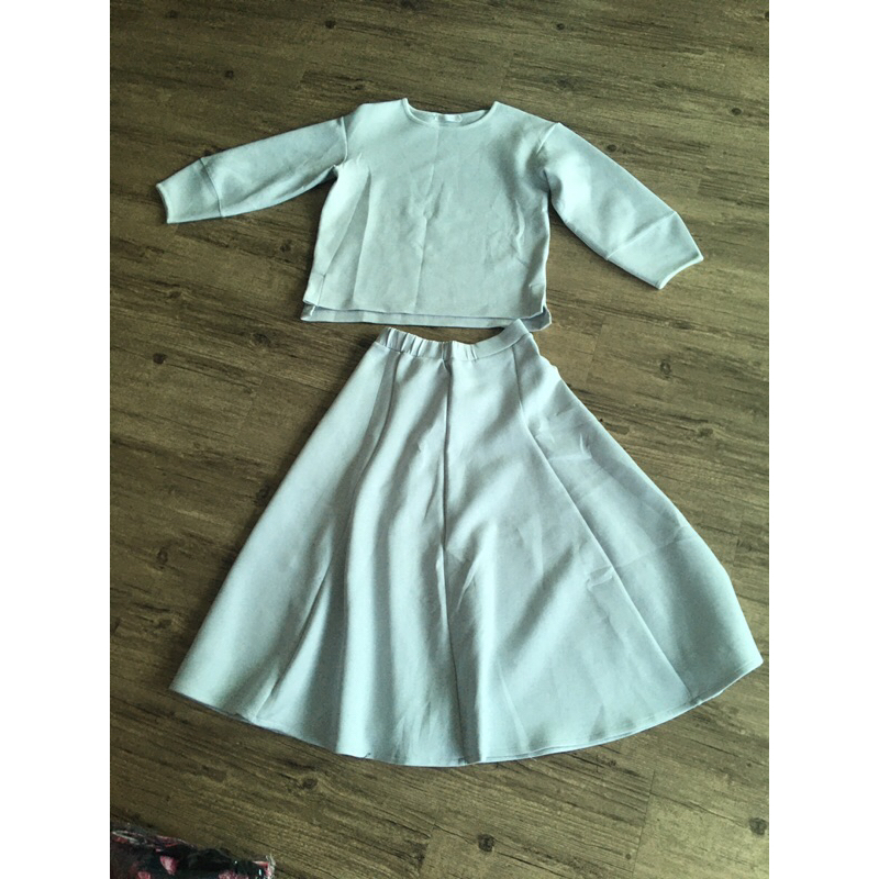 Sét Áo + chân váy DoCLasse size S
