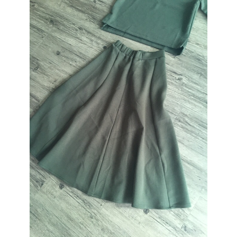 Sét Áo + chân váy DoCLasse size S