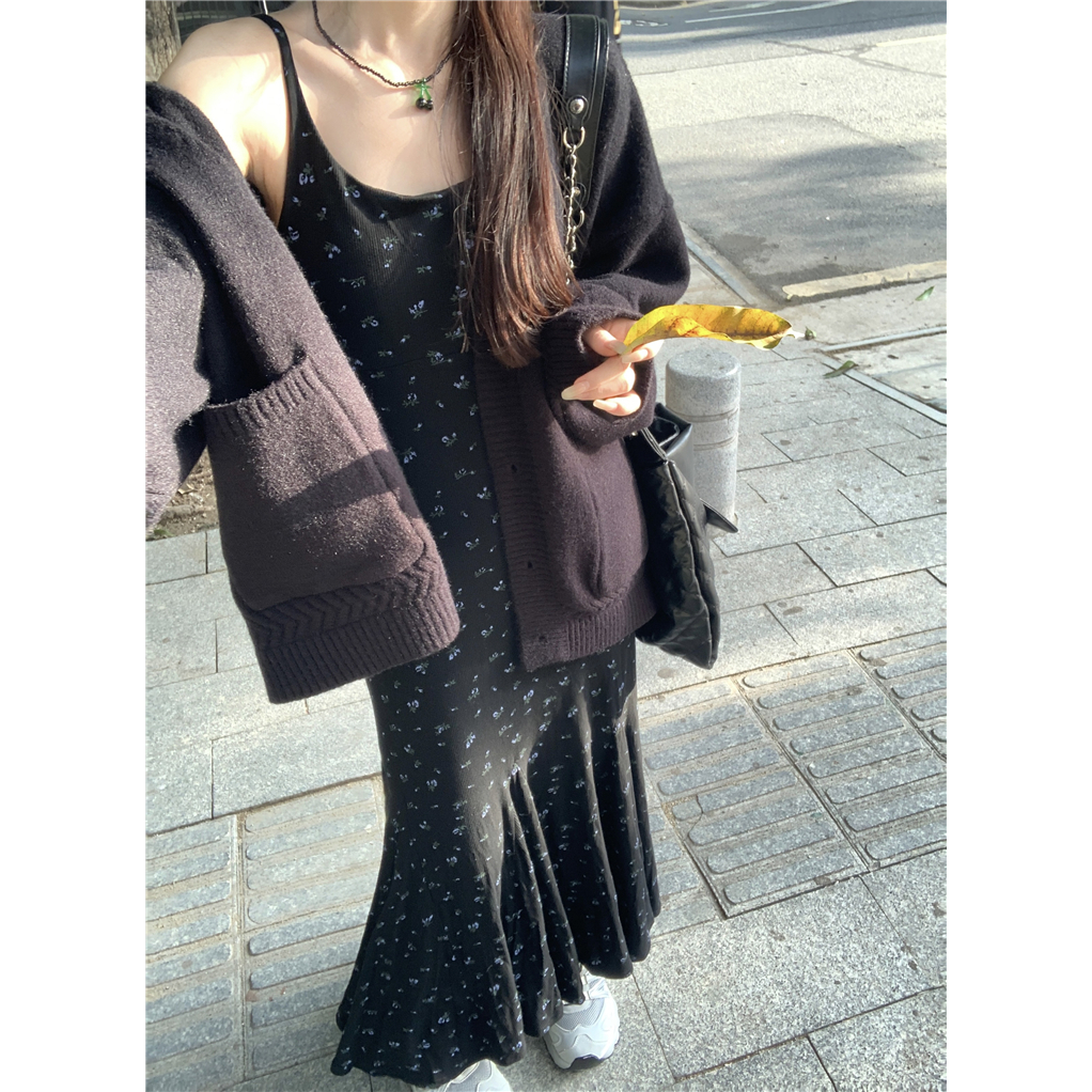 Set Áo Khoác Len Và Đầm Midi Hoa Nhí Hai Dây Taobao Order