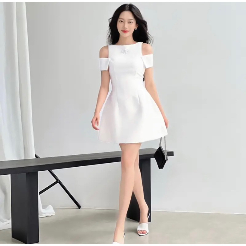 Đầm tafta trễ vai