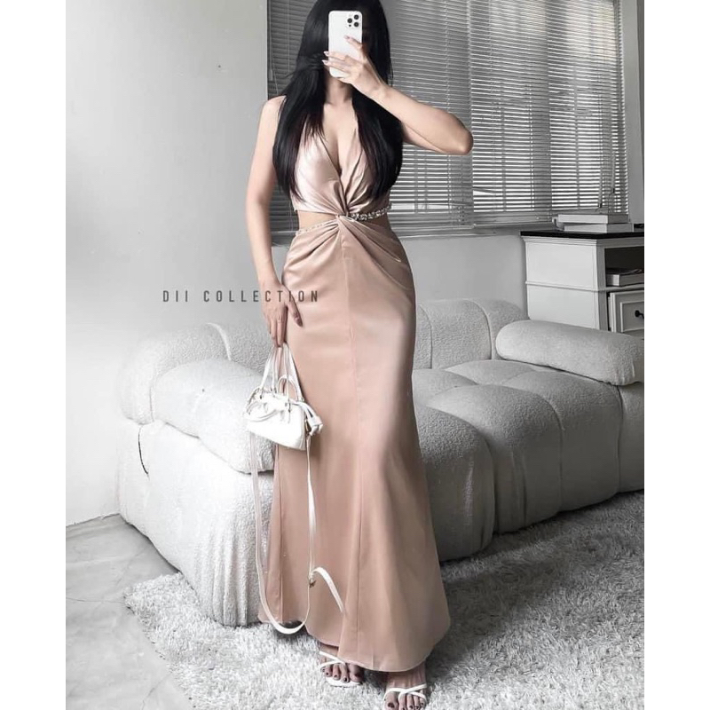 Đầm khoét eo đính đá