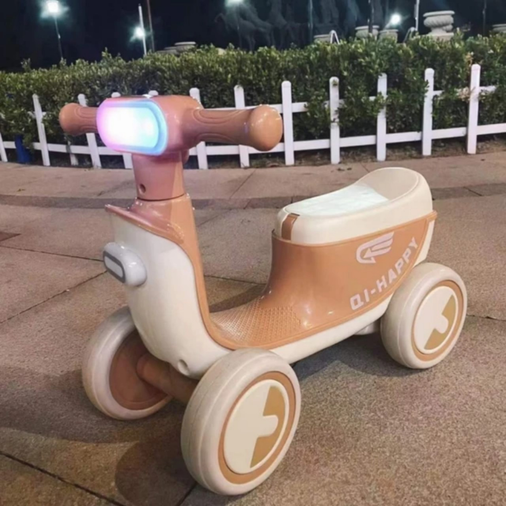 Xe chòi chân 1007 có hộc đựng đồ dưới yên, có đèn, có nhạc