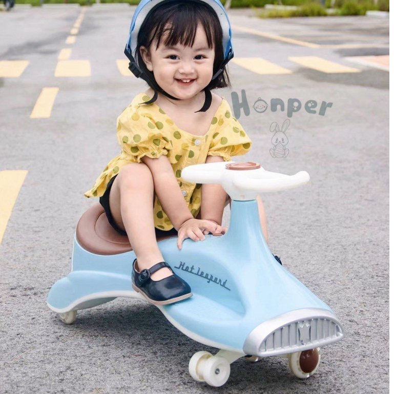 Xe lắc Honper bản luxury có đèn nhạc cực xịn và cốp đựng đồ cho bé [BabyUS]