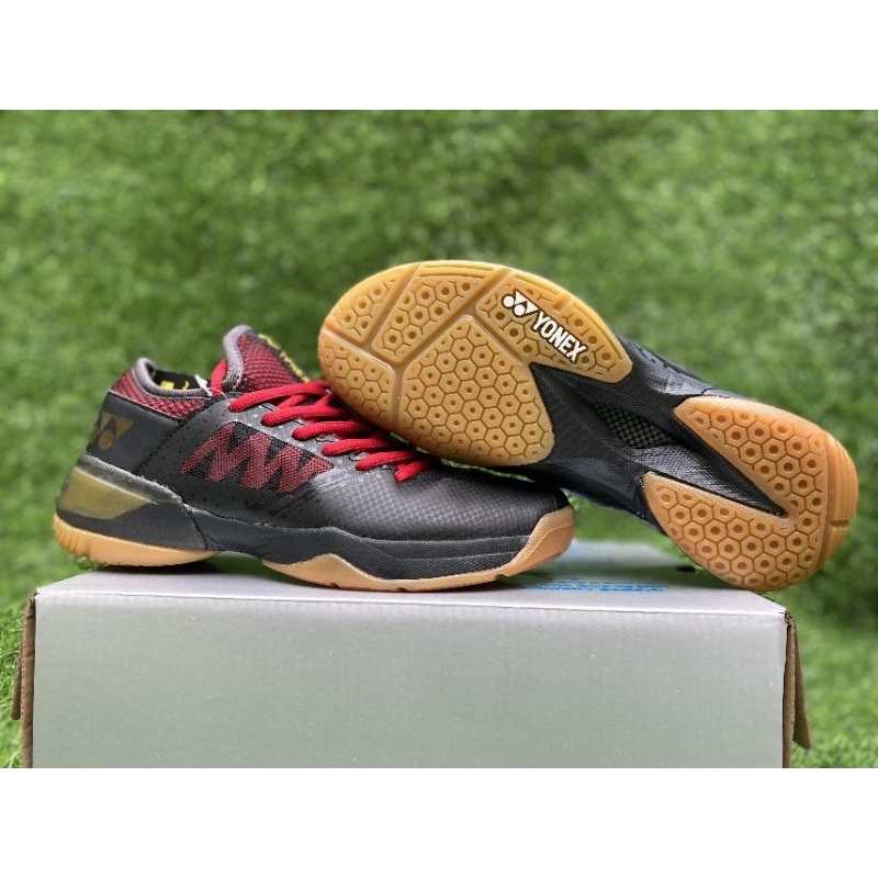 Giày cầu lông giá rẻ