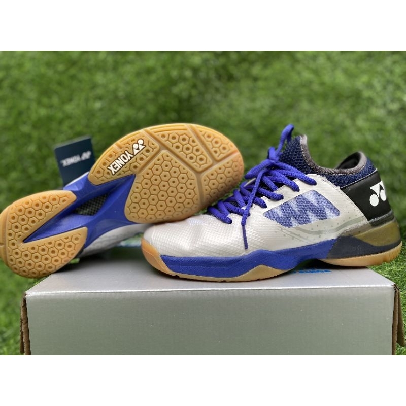 Giày cầu lông giá rẻ