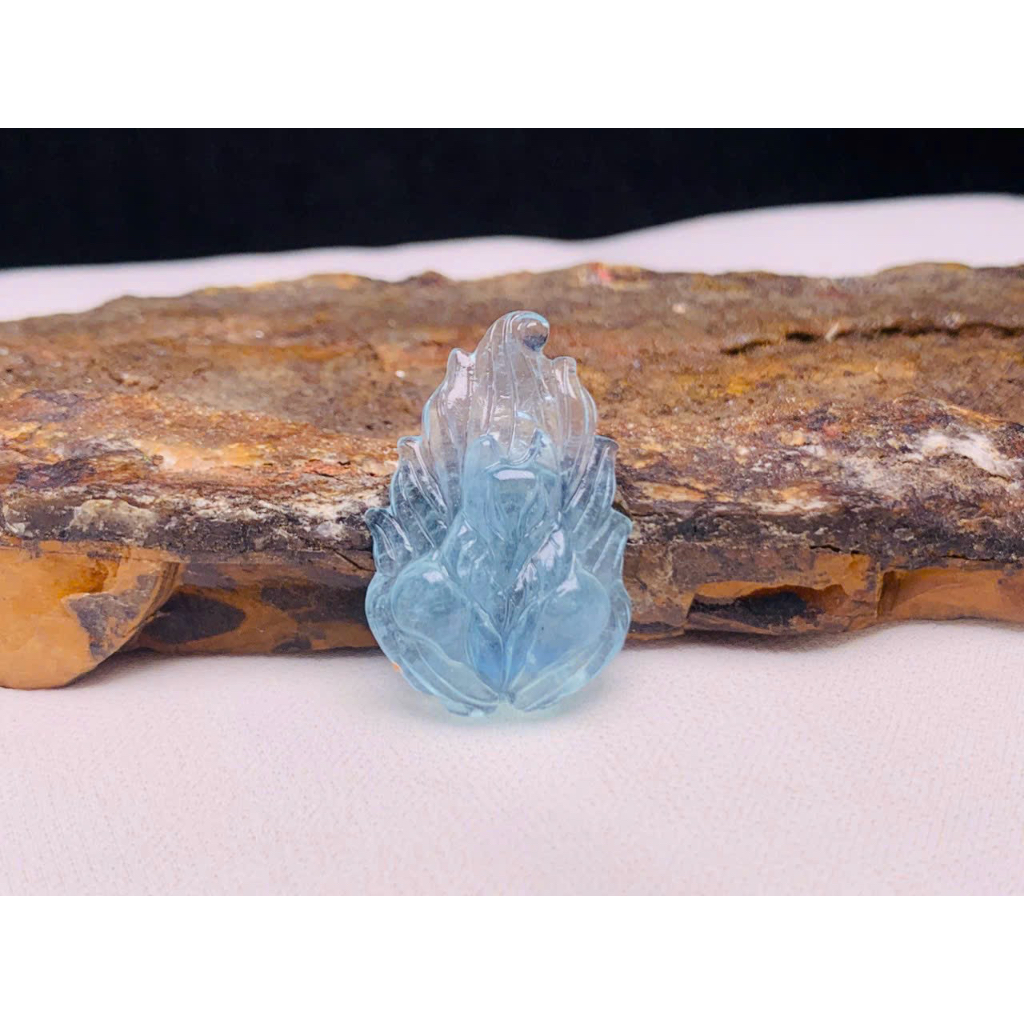 Bà Hồ Ly Chúa ôm hoa đá Aquamarine xanh dương x Tặng kèm túi đựng HL150 - Hợp mệnh Mộc, Thủy