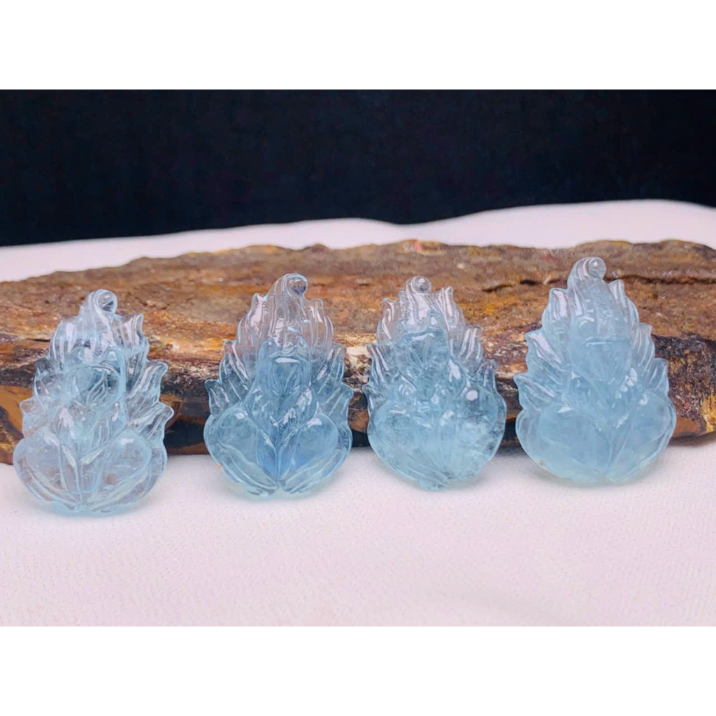 Bà Hồ Ly Chúa ôm hoa đá Aquamarine xanh dương x Tặng kèm túi đựng HL150 - Hợp mệnh Mộc, Thủy