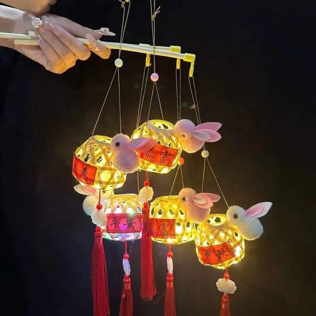 Đèn lồng thỏ giỏ tre thủ công cho bé vui Trung thu