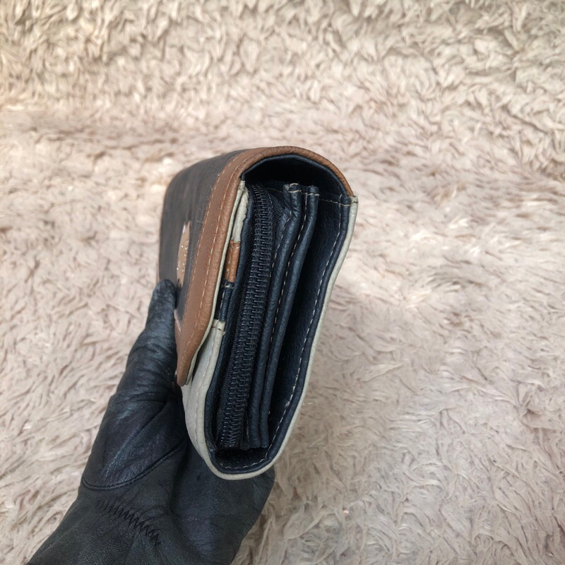 Túi ví chuẩn si. Túi ví qua sử dụng. Khách vui lòng xem hình nếu muốn biết thêm thông tin sản phẩm mời khách vô chat nhé