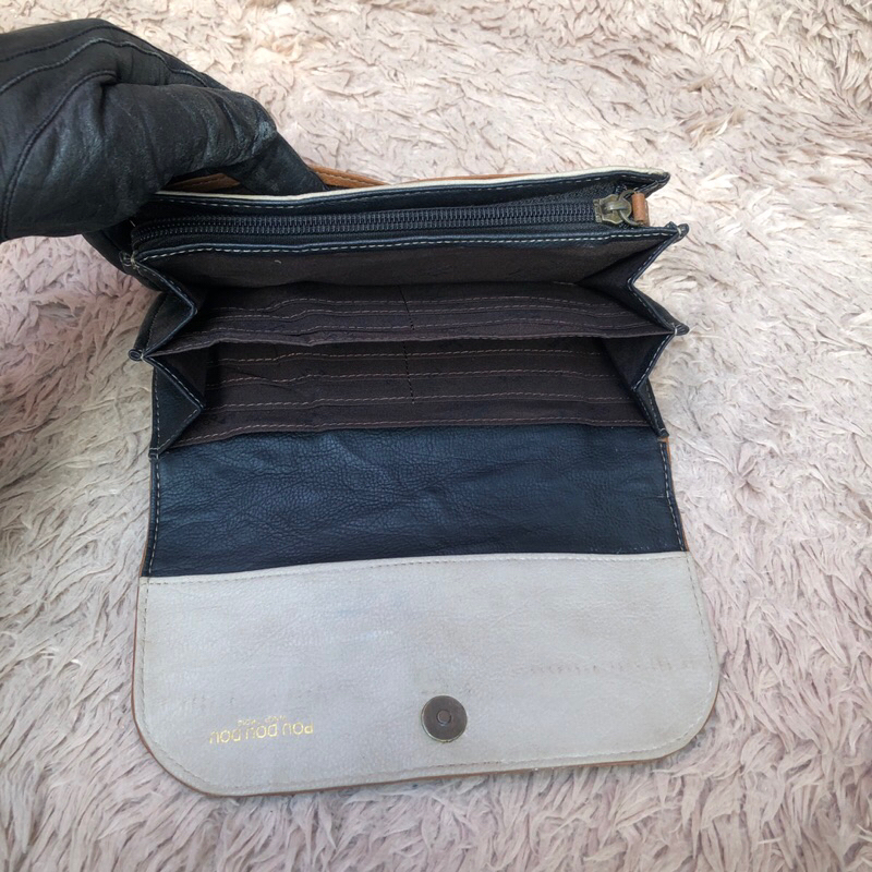 Túi ví chuẩn si. Túi ví qua sử dụng. Khách vui lòng xem hình nếu muốn biết thêm thông tin sản phẩm mời khách vô chat nhé