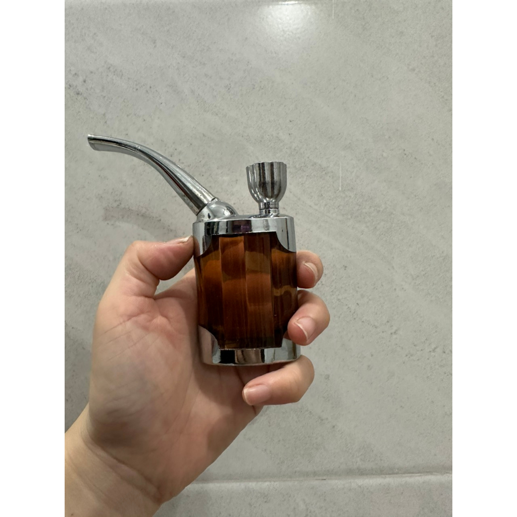 1 chai nhựa, màu sắc ngẫu nhiên.