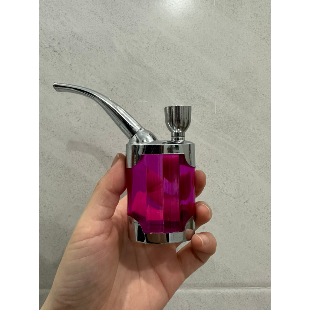 1 chai nhựa, màu sắc ngẫu nhiên.